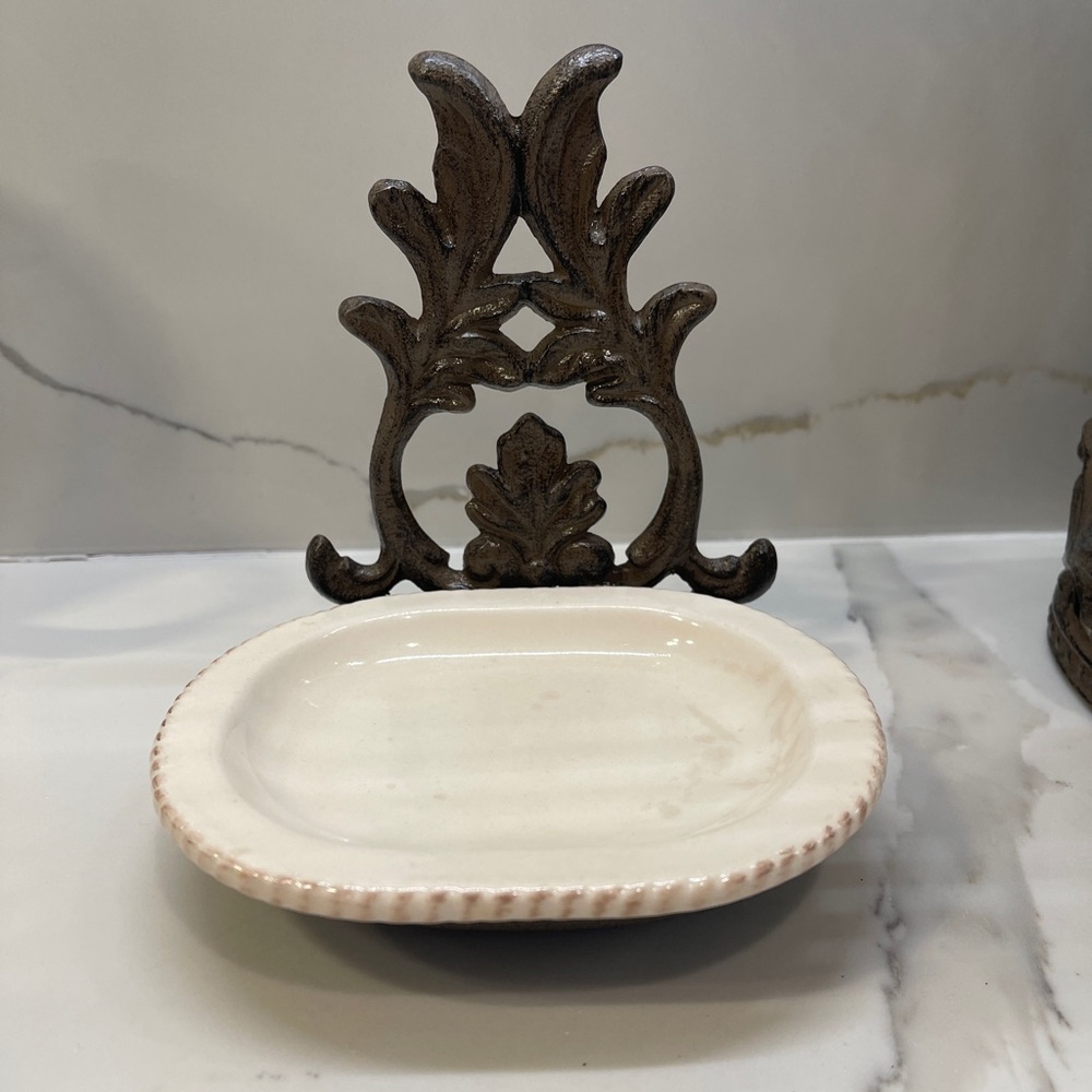 ‼️Sold‼️ GG Acanthus Collection Ceramic Spoon Rest